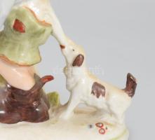 Régi német kutyával viaskodó tortahordó fiú figura, jelzett, m: 14 cm