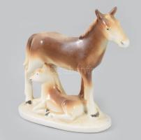 Sitzendorf ló a kicsinyével, jelzett, hibátlan, m: 11,5 cm