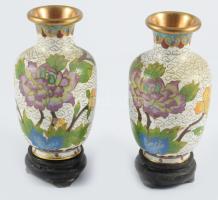 Antik cloisonne váza pár, fa talapzaton, m: 13 cm