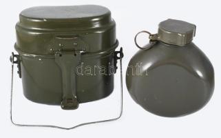 Katonai csajka és kulacs