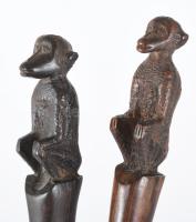5 db ébenfa, levélélnyitó, figurális afrikai faragások. 30-32 cm
