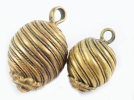 cca 1880, 2 darab réz mente gomb, 4-6 cm