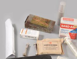 Orvosi, gyógyszerész eszköz tétel: bontatlan szerek, eszközök, fém és papírdobozok. stb