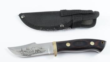 Orosz medvemintás kés, tokban, h: 19,5 cm