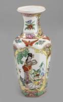 Kézzel festett kínai vékonyporcelán kisváza, jelzett, hibátlan, m: 10,5 cm