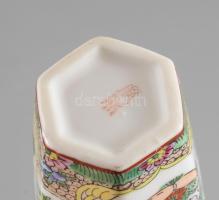 Kézzel festett kínai vékonyporcelán kisváza, jelzett, hibátlan, m: 10,5 cm