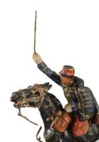 Antik rezinanyag huszár a lován figura, m: 14 cm