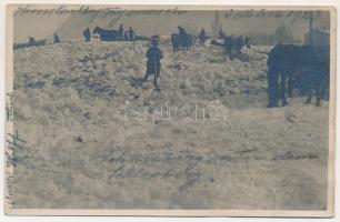 1923 Brassó, Kronstadt, Brasov; Schneeberg unter dem Schlossberg / hótakarítás a Fellegvár alatt / w...
