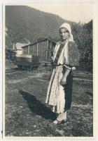 Gyalár, Ghelari; erdélyi folklór, népviselet / Transylvanian folklore. photo (ragasztónyom / glue ma...