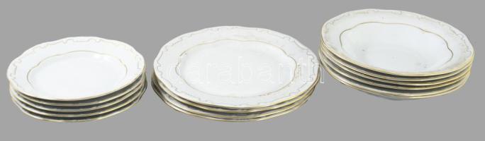 Zsolnay 15 darab tollazott szélű tányér, 4 nagytányér, 5 süteményes, 6 mélytányér, jelzett, d: 25 cm...