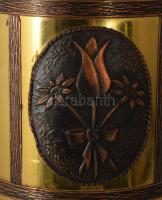 Hatalmas bronz töltényhüvely váza, oldalán réz rátétek meander- és virágmintákkal, m: 41 cm