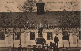 Kiskőrös Petőfi-szobor és Ág. Ev. iskola