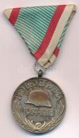 1929. "Magyar Háborús Emlékérem kardokkal, sisakkal" ezüstözött bronz kitüntetés mellszala...