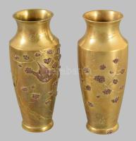 cca 1920 Japán réz váza pár, vörösréz rárakásokkal, jelzés nélkül, m: 15 cm