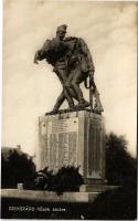 1941 Szekszárd, Hősök szobra, emlékmű