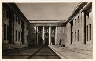 Ehrenhof der Neuen Reichskanzlei. Architekt Albert Speer / Az új birodalmi kancellária díszudvara. A...