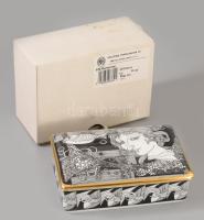 Hollóházi Szász Endre által tervezett mintával díszített bonbonier. Matricás, jelzett, hibátlan,. er...