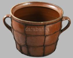 Fazék. 19. sz. második fele, drótozott javítással, m: 16 cm