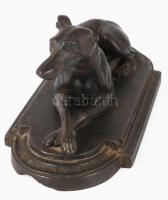 Munkáts ülő kutya vas figura, jelzett, sérüléssel, 18x9 cm