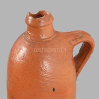 3 darab kőedény, közte sérült, m: 25 cm alatt