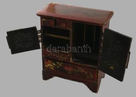 cca 1920 Japán lakkozott fa kabinet szekrény, 30x13x17 cm