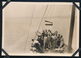 ca 1930 Balaton, Helka hajó fedélzetén, háttérben a zalai partok feliratozott fotó 6x4 cm