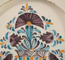 Tányér. 1780-1820 körül, Felső-Magyarország, jelzés nélkül, repedéssel, d: 28 cm /// Plate. Circa 17...
