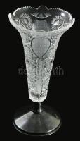 Ólomkristály váza, fém talpban, m: 26,5 cm