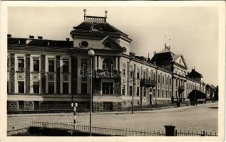 Csíkszereda, Miercurea Ciuc; Fő tér, Vármegyeháza / main square, county hall (vágott / cut)