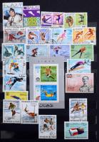 Magyar és külföldi motívum bélyegek sorokkal, blokkokkal, kevés postatisztával, 16 lapos nagyalakú b...