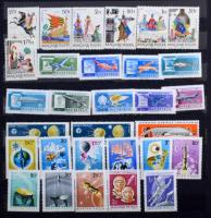 Magyar és külföldi motívum bélyegek sorokkal, blokkokkal, kevés postatisztával, 16 lapos nagyalakú b...