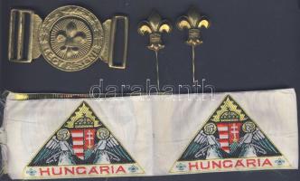 Vegyes tétel, benne cserkész övcsattal, 2db kitűző jelvénnyel és hímzett 4db-os HUNGÁRIA felvarró ingre T:vegyes