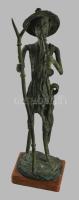 Nigériai paraszt szobra. Bronz, cca 1950, márvány talapzaton, m: 40 cm