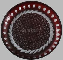 Geometrikus csiszolással díszített bíborpácolt kínáló, hibátlan, d: 25 cm