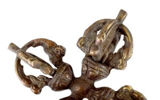 Tibeti vadzsra. Tibet, cca 20. sz. eleje, bronz, 10,5x10,5 cm