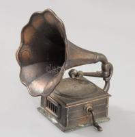 Gramofon alakú hegyező, m: 7,5 cm