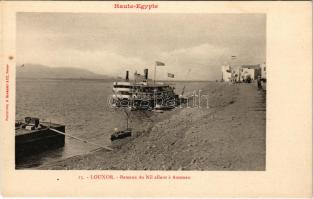 Luxor, bateaux du Nil allant á Assouan / riverside, steamship