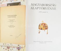 Magyarország alaptörvénye. (2012. január 1.) Díszkiadás. Bp., 2012, Magyar Közlöny, 215+[1] p. Kiadó...