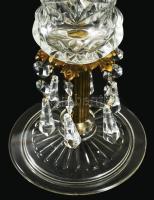 Többelemes üveg váza, bronz szerelékkel, kristály függőkkel, m: 22cm