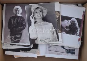 BRIGITTE BARDOT - Kb. 400 fotó és reprint egy dobozban / Cca. 400 photos and reprints in a box