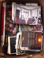 Kb. 3000 db MODERN üdvözlőlap egy dobozban, sok húsvét / Cca. 3000 MODERN greeting cards in a box, l...