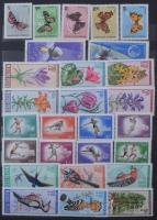 Magyar postatiszta gyűjtemény 1965-1989 szinte teljesen komplett, blokkok, kisívek nélkül, 3 db A4 berakóban