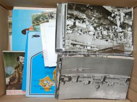 97 db modern fekete-fehér magyar és külföldi lap + 20 leporello és képeslapfüzet  / 97 Modern town-v...