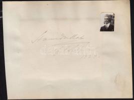 1929 Hari Singh, Kashmir utolsó maharadzsájának eredeti fotója és saját kezű aláírása valamint Muhammad Hamidullah indiai maharadzsa fotója és aláírása / Original photo and signature of Hari Singh the last Maharaja of Kashmir and Muhammad Hamidullah Indian maharaja on two pages 17x13 cm
