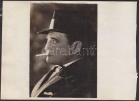 1931 Hollywoodi hírességek aláírásai: KErtész Mihály saját kezű dedikálása, Richard Dix filmsztár eretedi fotója és dedikálása, valamint Rose Hobart dedikálása Sulkowszky Zoltánnak, a földet Harley Davidsonon megkerülő magyar motorosnak két lapon / Original photo and signature of Hollywood star: Richard Dix and autograph signatures of Michael Curtiz and Rose Hobart addressed to Zoltan Sulkowszky motorbiker who went around the world on a Harley Davidson. Two pages 17x13 cm