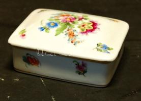 Kézzel festett Herendi bonbonnier  / Hand-painted Herend chinaware bonbonniere 11x9x5 cm
