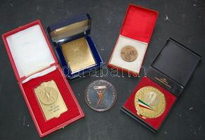 24 db klf plakett, kitüntetés, emlékérem (13 db tokkal) T: vegyes