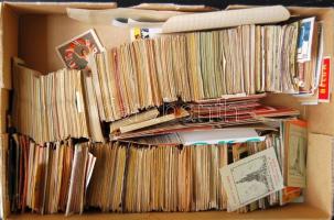 Több, mint 10.000 db külföldi és magyar gyufacímke