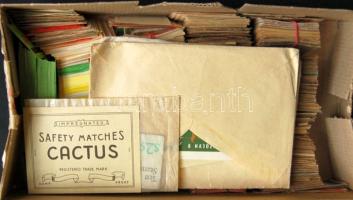 Több, mint 10.000 db külföldi és magyar gyufacímke