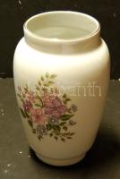 Zsolnay jelzéssel ellátott virággal díszített porcelán váza aranyozott szegéllyel 19 cm magas